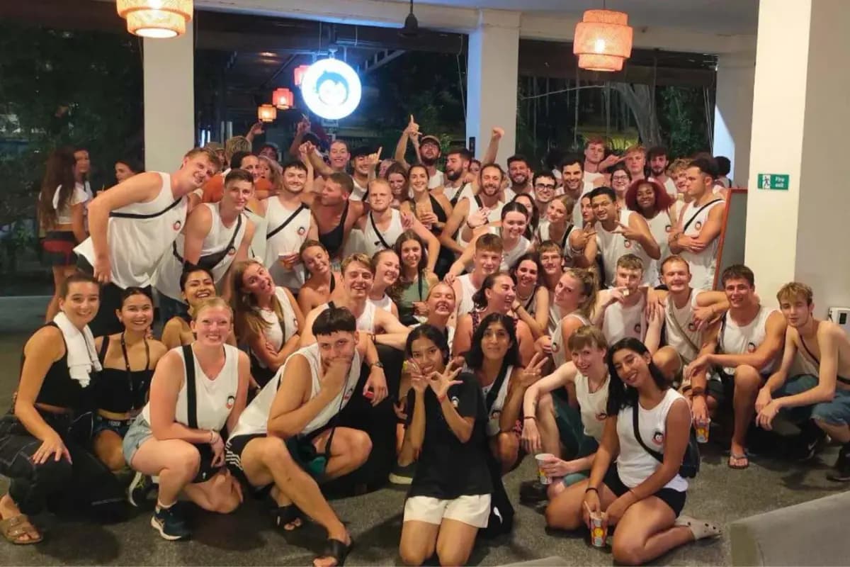 Mad Monkey Pub Crawl
